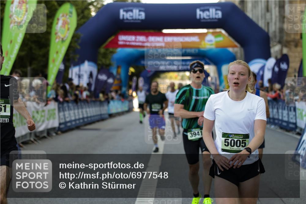 01.09.2024 - BARMER Alsterlauf Kathrin Stürmer Photography http://msf.ph/oto/6977548 01.09.2024 09:46:08 Ziel 2043, 2495, 2528, 2861, 2926, 3225, 3941, 4326, 4400, 4776, 4796, 4839, 5005, 5024, 5203 meine-sportfotos.de