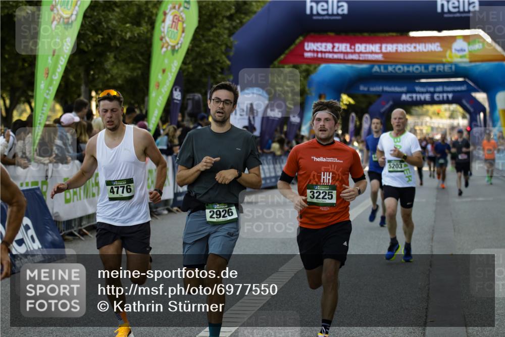 01.09.2024 - BARMER Alsterlauf Kathrin Stürmer Photography http://msf.ph/oto/6977550 01.09.2024 09:46:17 Ziel 2043, 2279, 2495, 2926, 3150, 3193, 3225, 4400, 4776, 4811, 4839, 4948, 4968, 5173, 5203 meine-sportfotos.de