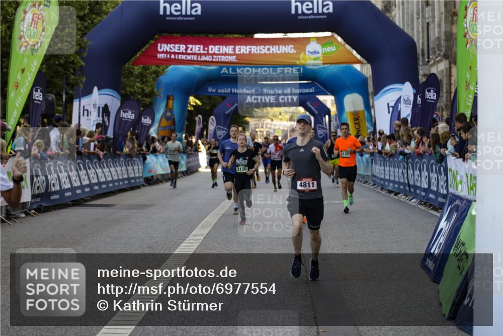 01.09.2024 - BARMER Alsterlauf Kathrin Stürmer Photography http://msf.ph/oto/6977554 01.09.2024 09:46:23 Ziel 2279, 2469, 2810, 3150, 3193, 3411, 3715, 4118, 4400, 4671, 4811, 4948, 4968, 5080, 5173, 8091, 8168, 8372, 8384 meine-sportfotos.de