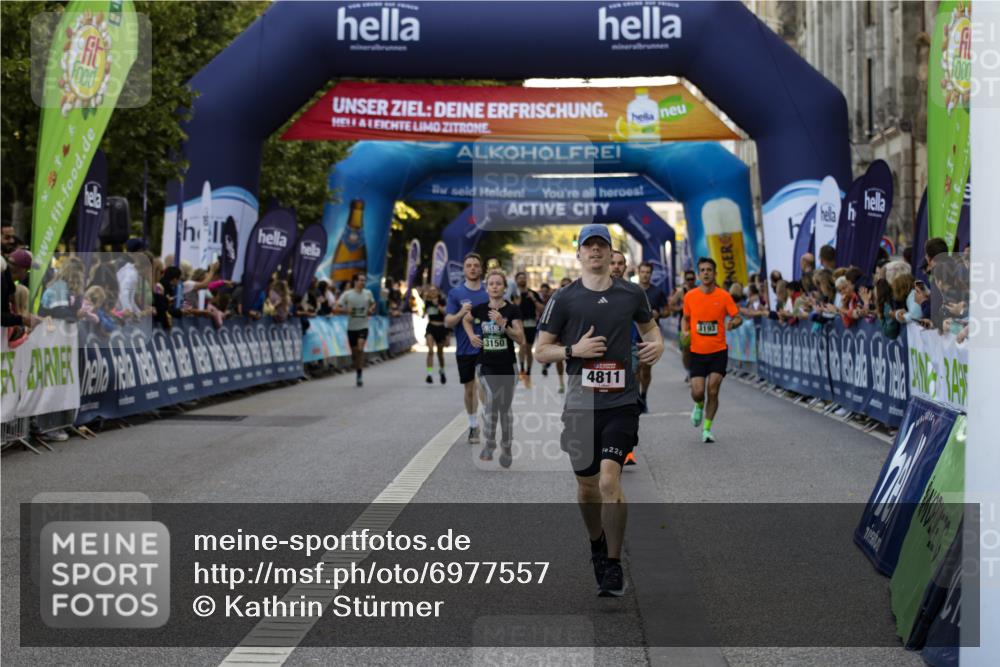 01.09.2024 - BARMER Alsterlauf Kathrin Stürmer Photography http://msf.ph/oto/6977557 01.09.2024 09:46:23 Ziel 2279, 2469, 2810, 3150, 3193, 3411, 3715, 4118, 4400, 4671, 4811, 4948, 4968, 5080, 5173, 8091, 8168, 8372, 8384 meine-sportfotos.de