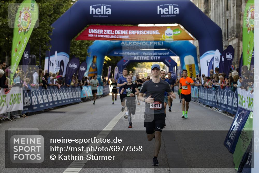 01.09.2024 - BARMER Alsterlauf Kathrin Stürmer Photography http://msf.ph/oto/6977558 01.09.2024 09:46:23 Ziel 2279, 2469, 2810, 3150, 3193, 3411, 3715, 4118, 4400, 4671, 4811, 4948, 4968, 5080, 5173, 8091, 8168, 8372, 8384 meine-sportfotos.de