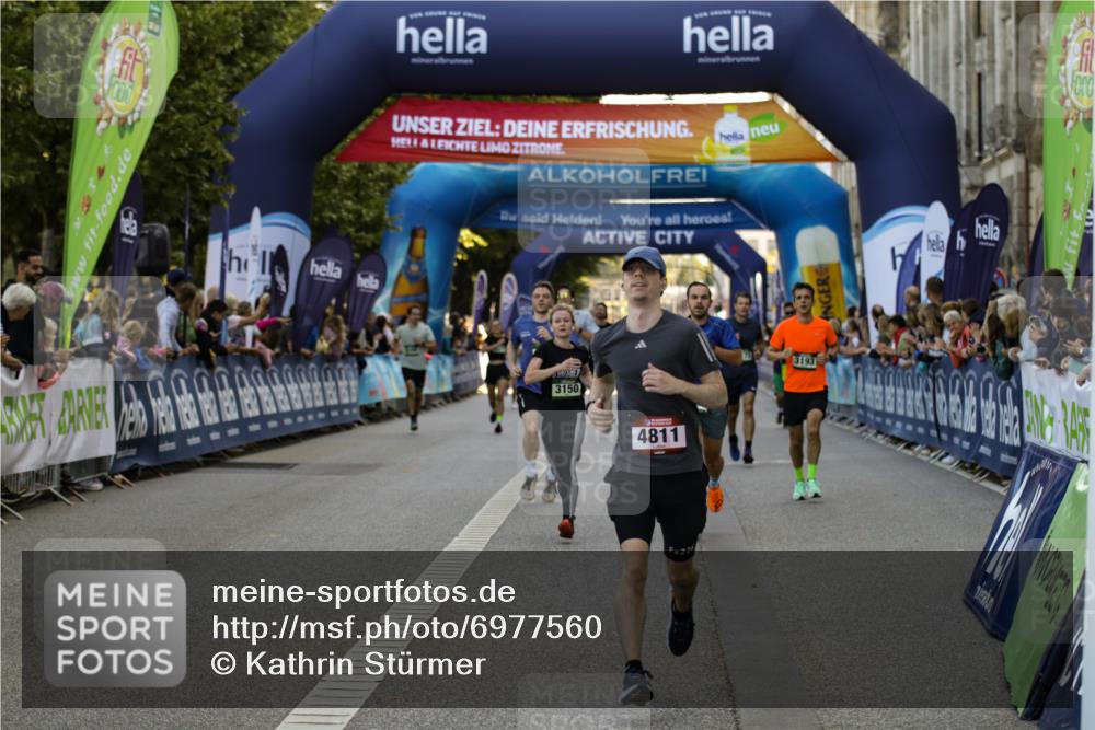 01.09.2024 - BARMER Alsterlauf Kathrin Stürmer Photography http://msf.ph/oto/6977560 01.09.2024 09:46:23 Ziel 2279, 2469, 2810, 3150, 3193, 3411, 3715, 4118, 4400, 4671, 4811, 4948, 4968, 5080, 5173, 8091, 8168, 8372, 8384 meine-sportfotos.de