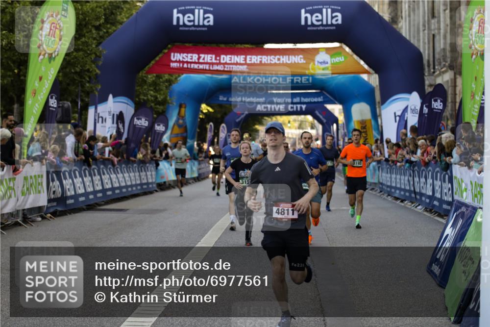 01.09.2024 - BARMER Alsterlauf Kathrin Stürmer Photography http://msf.ph/oto/6977561 01.09.2024 09:46:24 Ziel 2279, 2469, 2810, 3150, 3193, 3411, 3715, 4118, 4671, 4811, 4948, 4968, 5080, 5173, 8091, 8168, 8372, 8384 meine-sportfotos.de