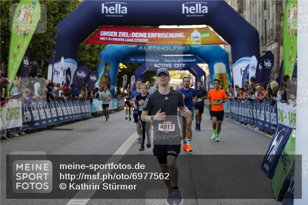 01.09.2024 - BARMER Alsterlauf Kathrin Stürmer Photography http://msf.ph/oto/6977562 01.09.2024 09:46:24 Ziel 2279, 2469, 2810, 3150, 3193, 3411, 3715, 4118, 4671, 4811, 4948, 4968, 5080, 5173, 8091, 8168, 8372, 8384 meine-sportfotos.de