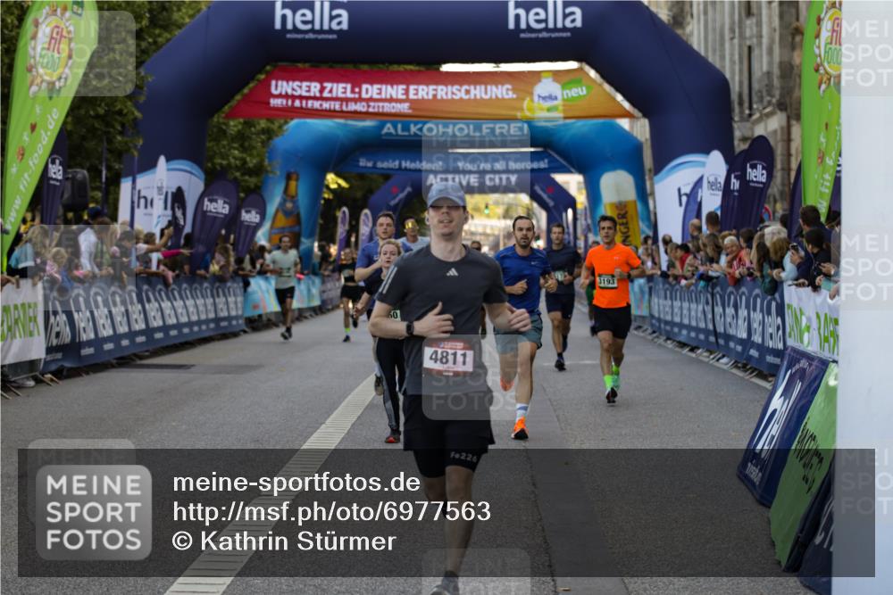 01.09.2024 - BARMER Alsterlauf Kathrin Stürmer Photography http://msf.ph/oto/6977563 01.09.2024 09:46:24 Ziel 2279, 2469, 2810, 3150, 3193, 3411, 3715, 4118, 4671, 4811, 4948, 4968, 5080, 5173, 8091, 8168, 8372, 8384 meine-sportfotos.de