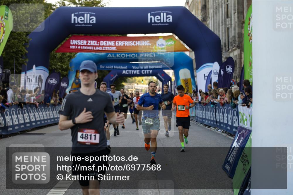 01.09.2024 - BARMER Alsterlauf Kathrin Stürmer Photography http://msf.ph/oto/6977568 01.09.2024 09:46:24 Ziel 2279, 2469, 2810, 3150, 3193, 3411, 3715, 4118, 4671, 4811, 4948, 4968, 5080, 5173, 8091, 8168, 8372, 8384 meine-sportfotos.de