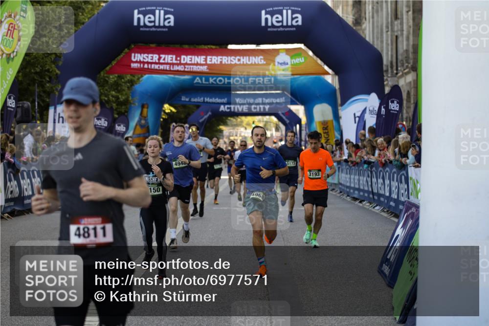 01.09.2024 - BARMER Alsterlauf Kathrin Stürmer Photography http://msf.ph/oto/6977571 01.09.2024 09:46:25 Ziel 2279, 2469, 2756, 2810, 3150, 3193, 3411, 3576, 3715, 4118, 4323, 4671, 4811, 4948, 4968, 5080, 5173, 8091, 8168, 8372, 8384 meine-sportfotos.de