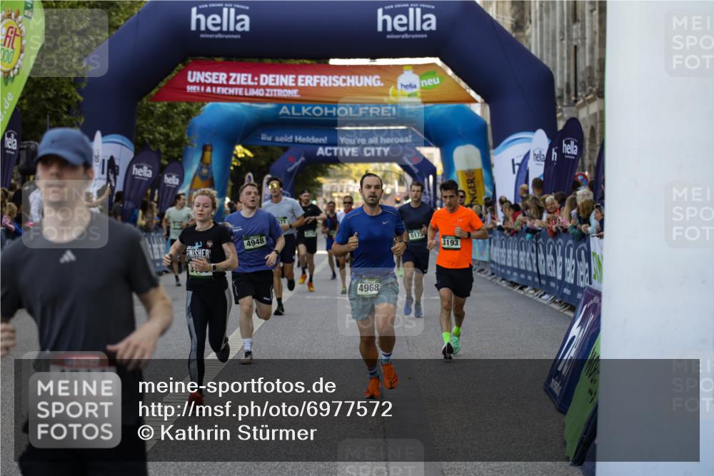 01.09.2024 - BARMER Alsterlauf Kathrin Stürmer Photography http://msf.ph/oto/6977572 01.09.2024 09:46:25 Ziel 2279, 2469, 2756, 2810, 3150, 3193, 3411, 3576, 3715, 4118, 4323, 4671, 4811, 4948, 4968, 5080, 5173, 8091, 8168, 8372, 8384 meine-sportfotos.de