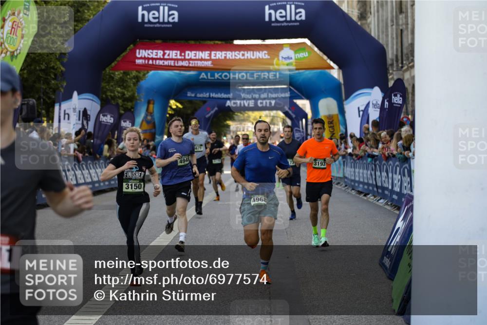 01.09.2024 - BARMER Alsterlauf Kathrin Stürmer Photography http://msf.ph/oto/6977574 01.09.2024 09:46:25 Ziel 2279, 2469, 2756, 2810, 3150, 3193, 3411, 3576, 3715, 4118, 4323, 4671, 4811, 4948, 4968, 5080, 5173, 8091, 8168, 8372, 8384 meine-sportfotos.de