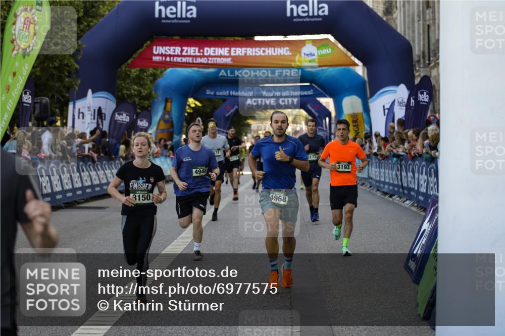 01.09.2024 - BARMER Alsterlauf Kathrin Stürmer Photography http://msf.ph/oto/6977575 01.09.2024 09:46:25 Ziel 2279, 2469, 2756, 2810, 3150, 3193, 3411, 3576, 3715, 4118, 4323, 4671, 4811, 4948, 4968, 5080, 5173, 8091, 8168, 8372, 8384 meine-sportfotos.de