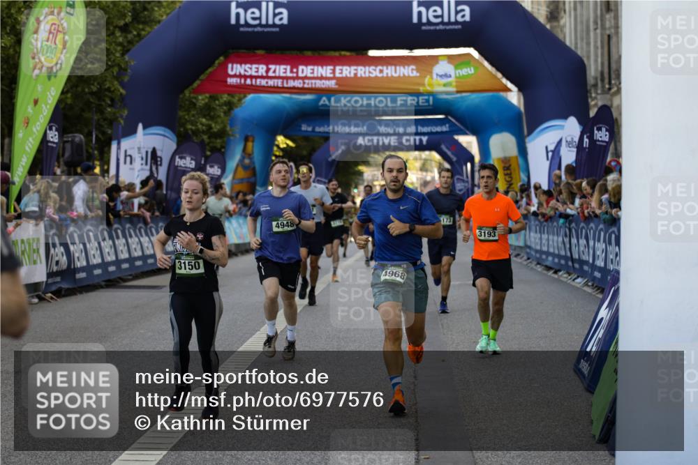 01.09.2024 - BARMER Alsterlauf Kathrin Stürmer Photography http://msf.ph/oto/6977576 01.09.2024 09:46:26 Ziel 2279, 2469, 2756, 2810, 3150, 3193, 3411, 3576, 3715, 4118, 4323, 4671, 4811, 4948, 4968, 5080, 5173, 8091, 8168, 8372, 8384 meine-sportfotos.de