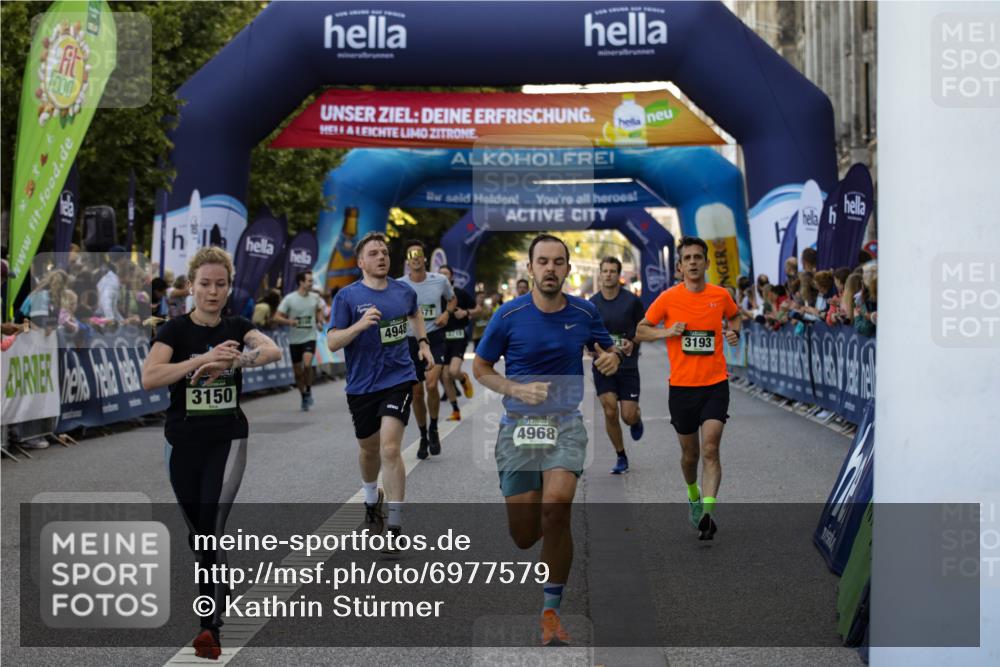 01.09.2024 - BARMER Alsterlauf Kathrin Stürmer Photography http://msf.ph/oto/6977579 01.09.2024 09:46:26 Ziel 2279, 2469, 2756, 2810, 3150, 3193, 3411, 3576, 3715, 4118, 4323, 4671, 4811, 4948, 4968, 5080, 5173, 8091, 8168, 8372, 8384 meine-sportfotos.de