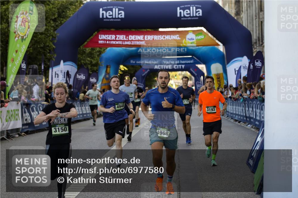 01.09.2024 - BARMER Alsterlauf Kathrin Stürmer Photography http://msf.ph/oto/6977580 01.09.2024 09:46:26 Ziel 2279, 2469, 2756, 2810, 3150, 3193, 3411, 3576, 3715, 4118, 4323, 4671, 4811, 4948, 4968, 5080, 5173, 8091, 8168, 8372, 8384 meine-sportfotos.de