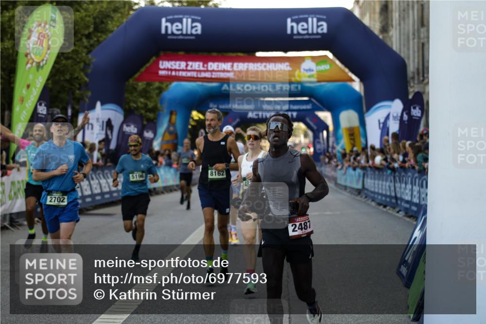 01.09.2024 - BARMER Alsterlauf Kathrin Stürmer Photography http://msf.ph/oto/6977593 01.09.2024 09:46:46 Ziel 2487, 2702, 2847, 2903, 3244, 3378, 3382, 3606, 3848, 4020, 4281, 4569, 4677, 4800, 4838, 5196, 8162, 8332, 8370 meine-sportfotos.de