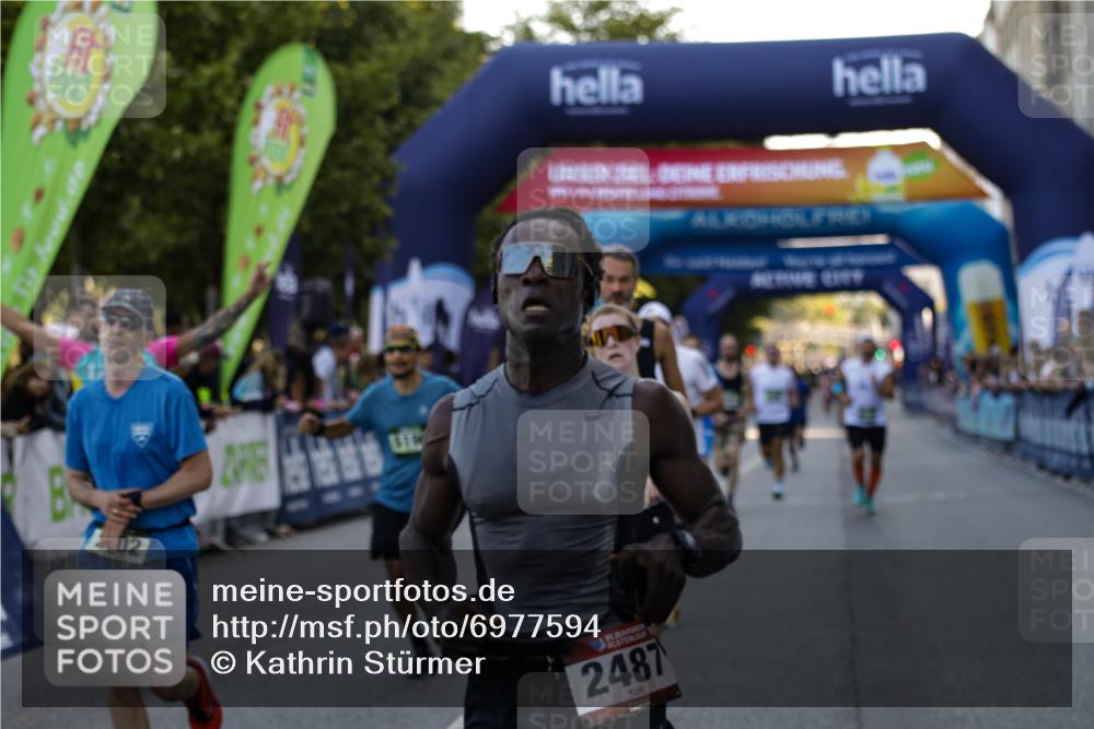 01.09.2024 - BARMER Alsterlauf Kathrin Stürmer Photography http://msf.ph/oto/6977594 01.09.2024 09:46:47 Ziel 2487, 2702, 2847, 2903, 3244, 3378, 3382, 3606, 3848, 4020, 4281, 4569, 4677, 4800, 4838, 5196, 8162, 8332 meine-sportfotos.de