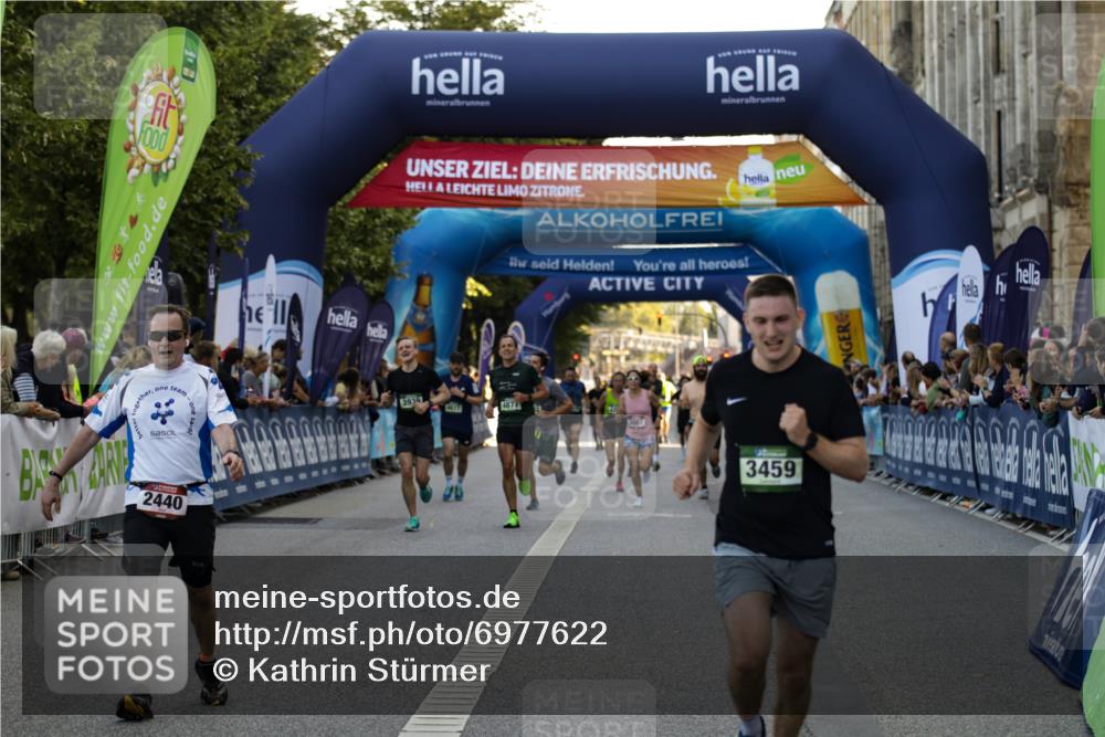 01.09.2024 - BARMER Alsterlauf Kathrin Stürmer Photography http://msf.ph/oto/6977622 01.09.2024 09:47:07 Ziel 2074, 2090, 2324, 2440, 2882, 3073, 3087, 3459, 3939, 4201, 4284, 4617, 4877, 5060, 5076 meine-sportfotos.de