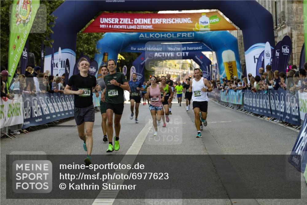 01.09.2024 - BARMER Alsterlauf Kathrin Stürmer Photography http://msf.ph/oto/6977623 01.09.2024 09:47:10 Ziel 2074, 2090, 2324, 2440, 2882, 3073, 3087, 3459, 3939, 4201, 4284, 4617, 4877, 5060, 5076 meine-sportfotos.de