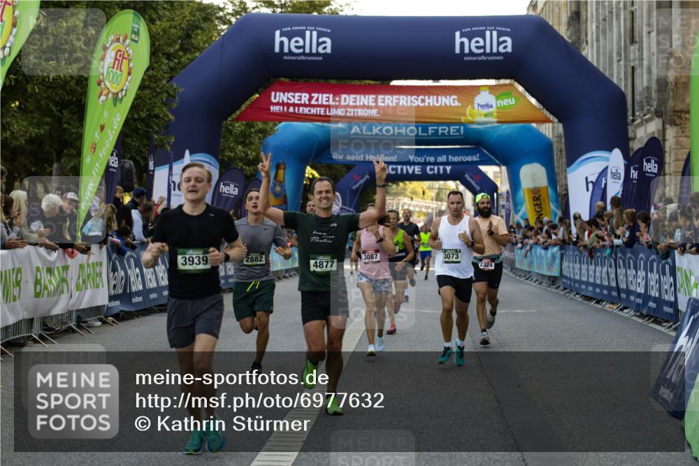 01.09.2024 - BARMER Alsterlauf Kathrin Stürmer Photography http://msf.ph/oto/6977632 01.09.2024 09:47:12 Ziel 2074, 2090, 2324, 2440, 2882, 3073, 3087, 3939, 4201, 4284, 4617, 4877, 5060, 5076, 5077 meine-sportfotos.de
