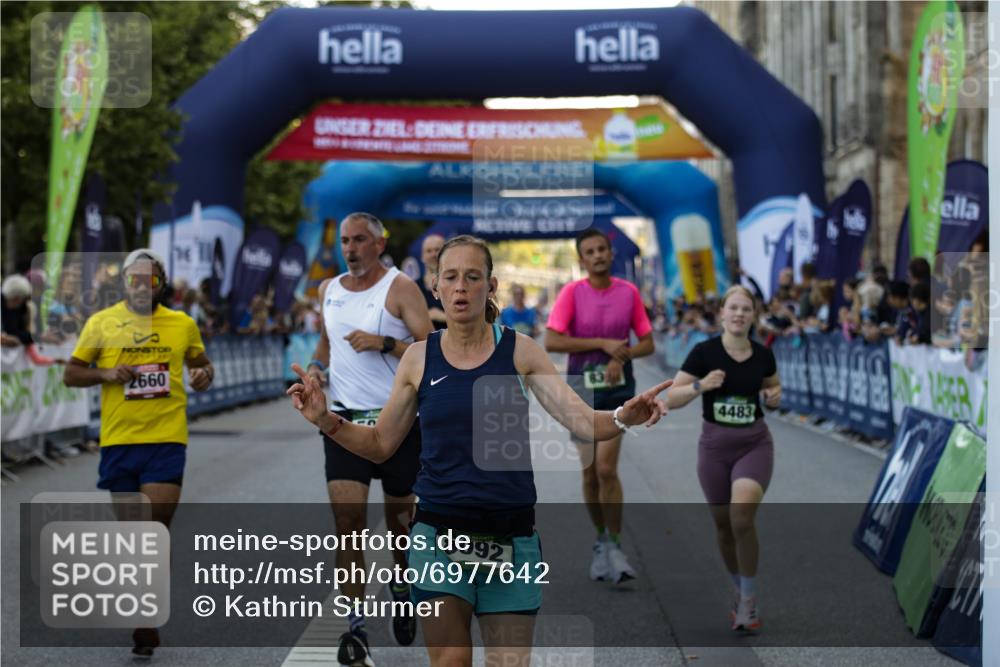 01.09.2024 - BARMER Alsterlauf Kathrin Stürmer Photography http://msf.ph/oto/6977642 01.09.2024 09:47:29 Ziel 2660, 3003, 3165, 3291, 4088, 4483, 4491, 5002, 5057, 8092, 8119, 8305 meine-sportfotos.de
