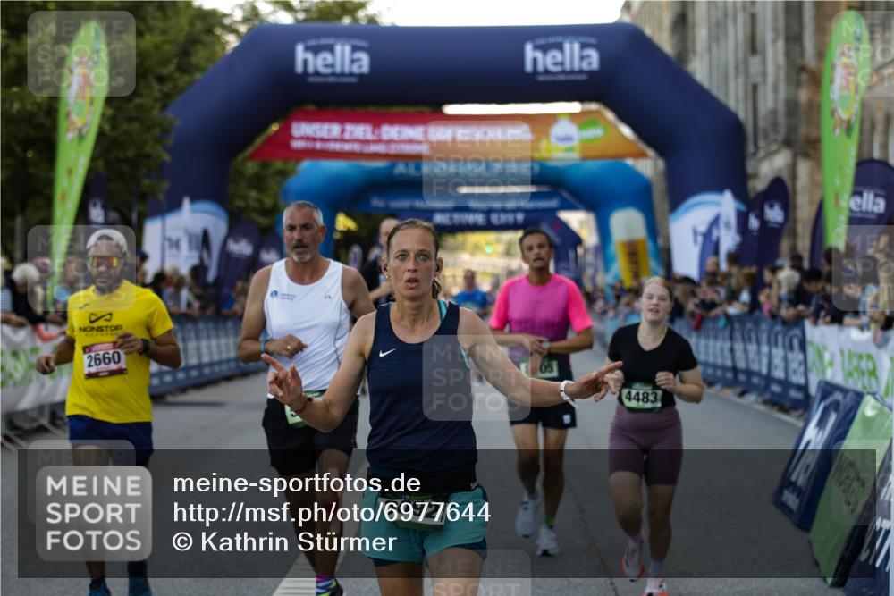 01.09.2024 - BARMER Alsterlauf Kathrin Stürmer Photography http://msf.ph/oto/6977644 01.09.2024 09:47:29 Ziel 2660, 3003, 3165, 3291, 4088, 4483, 4491, 5002, 5057, 8092, 8119, 8305 meine-sportfotos.de