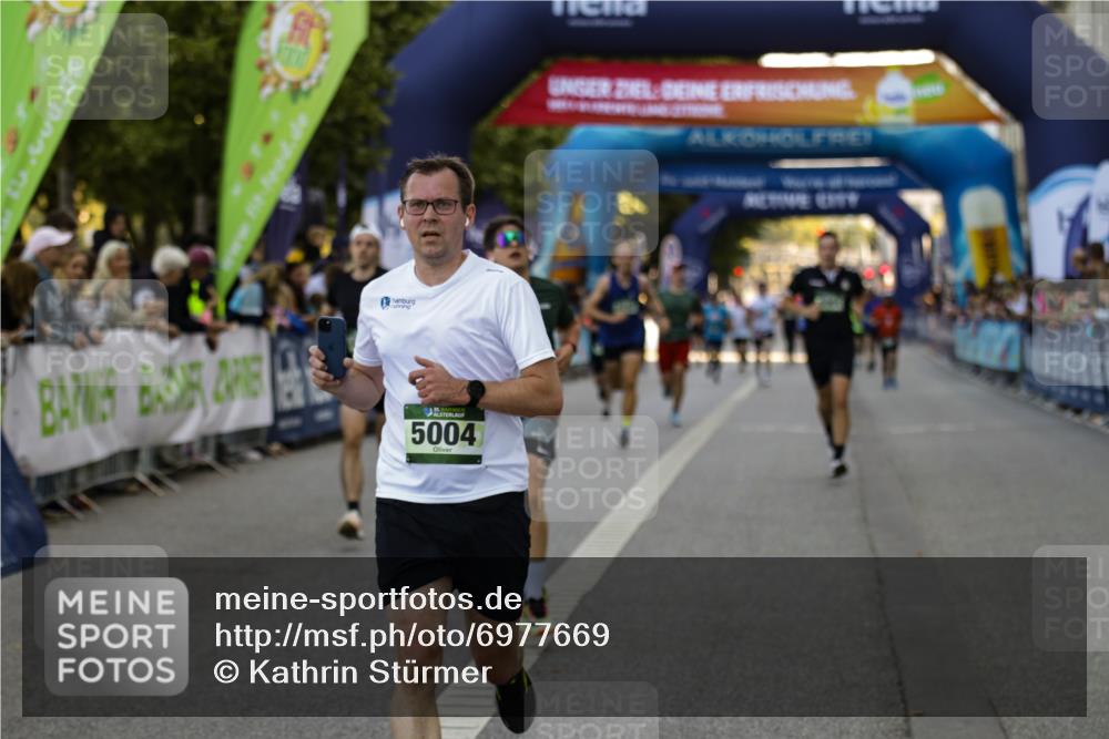 01.09.2024 - BARMER Alsterlauf Kathrin Stürmer Photography http://msf.ph/oto/6977669 01.09.2024 09:47:54 Ziel 3064, 4064, 4198, 4249, 4256, 5004, 5043, 8118, 8221, 8241 meine-sportfotos.de
