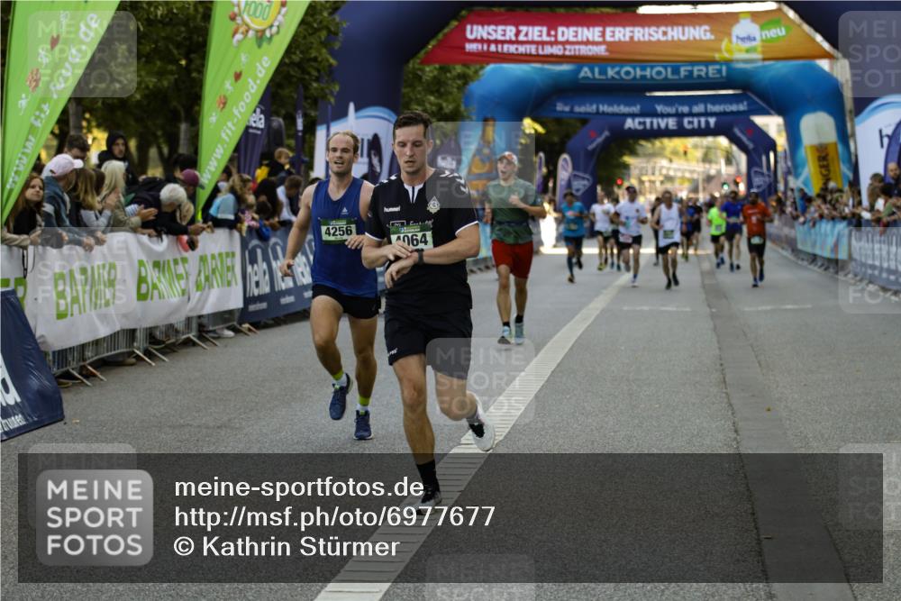 01.09.2024 - BARMER Alsterlauf Kathrin Stürmer Photography http://msf.ph/oto/6977677 01.09.2024 09:47:57 Ziel 2822, 3289, 4064, 4198, 4249, 4256, 4412, 4419, 4614, 5004, 5043, 5136, 8118, 8241, 8383 meine-sportfotos.de