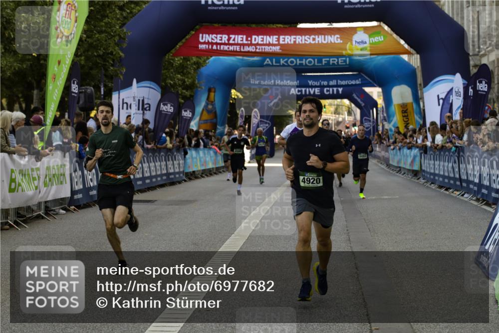 01.09.2024 - BARMER Alsterlauf Kathrin Stürmer Photography http://msf.ph/oto/6977682 01.09.2024 09:48:29 Ziel 2623, 2773, 2879, 2986, 3462, 4356, 4438, 4560, 4709, 4812, 4874, 4920, 5083, 5088, 5161, 5175 meine-sportfotos.de