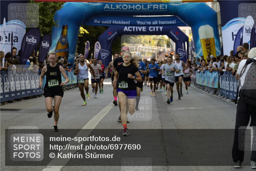 01.09.2024 - BARMER Alsterlauf Kathrin Stürmer Photography http://msf.ph/oto/6977690 01.09.2024 09:48:57 Ziel 2207, 2504, 2613, 3446, 3473, 3560, 3629, 3640, 4595, 4848, 4861, 5015, 5168, 8169, 8176, 8205, 8228 meine-sportfotos.de