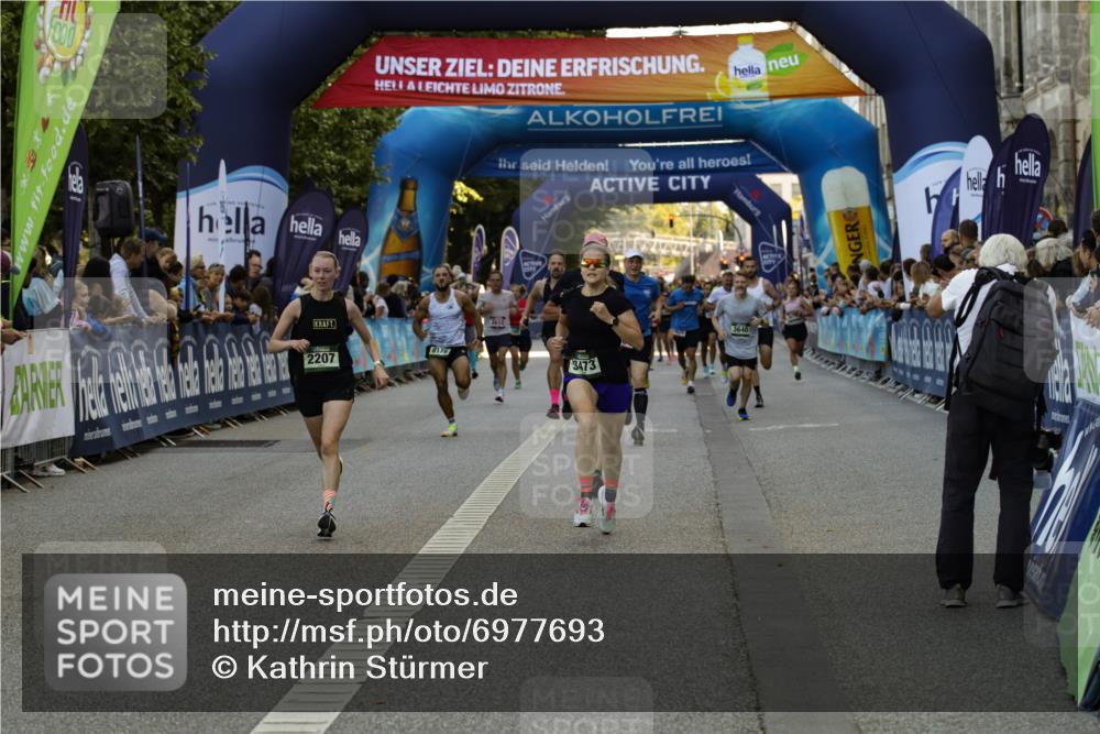 01.09.2024 - BARMER Alsterlauf Kathrin Stürmer Photography http://msf.ph/oto/6977693 01.09.2024 09:48:58 Ziel 2207, 2504, 2613, 3446, 3473, 3560, 3629, 3640, 3810, 4119, 4595, 4848, 4861, 5015, 5168, 8169, 8176, 8205, 8228 meine-sportfotos.de