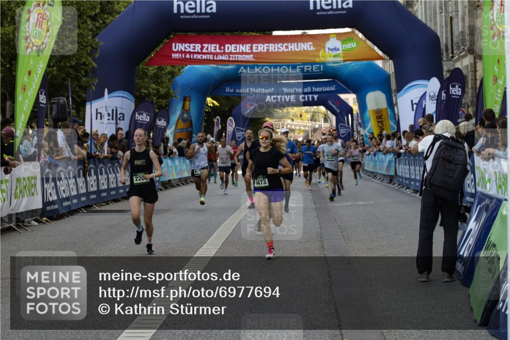 01.09.2024 - BARMER Alsterlauf Kathrin Stürmer Photography http://msf.ph/oto/6977694 01.09.2024 09:48:58 Ziel 2207, 2504, 2613, 3446, 3473, 3560, 3629, 3640, 3810, 4119, 4595, 4848, 4861, 5015, 5168, 8169, 8176, 8205, 8228 meine-sportfotos.de