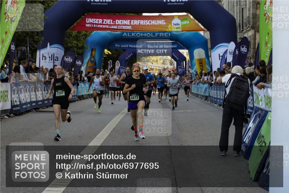 01.09.2024 - BARMER Alsterlauf Kathrin Stürmer Photography http://msf.ph/oto/6977695 01.09.2024 09:48:58 Ziel 2207, 2504, 2613, 3446, 3473, 3560, 3629, 3640, 3810, 4119, 4595, 4848, 4861, 5015, 5168, 8169, 8176, 8205, 8228 meine-sportfotos.de