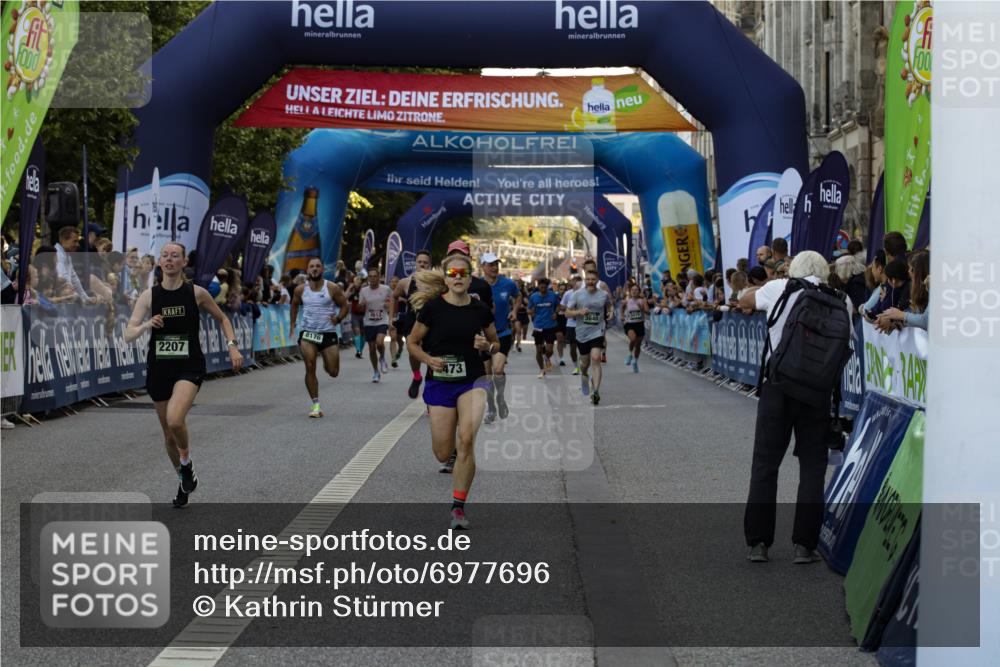 01.09.2024 - BARMER Alsterlauf Kathrin Stürmer Photography http://msf.ph/oto/6977696 01.09.2024 09:48:58 Ziel 2207, 2504, 2613, 3446, 3473, 3560, 3629, 3640, 3810, 4119, 4595, 4848, 4861, 5015, 5168, 8169, 8176, 8205, 8228 meine-sportfotos.de