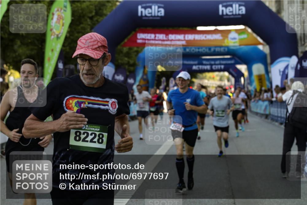 01.09.2024 - BARMER Alsterlauf Kathrin Stürmer Photography http://msf.ph/oto/6977697 01.09.2024 09:49:02 Ziel 2207, 2504, 2613, 3446, 3473, 3629, 3640, 3810, 4119, 4415, 4416, 4545, 4595, 4848, 4861, 4935, 5015, 8040, 8169, 8176, 8205, 8228, 8250, 8306 meine-sportfotos.de