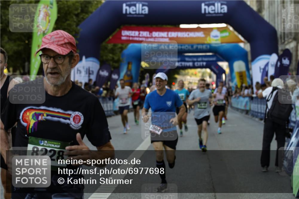 01.09.2024 - BARMER Alsterlauf Kathrin Stürmer Photography http://msf.ph/oto/6977698 01.09.2024 09:49:03 Ziel 2207, 2504, 2613, 3446, 3473, 3629, 3640, 3810, 4119, 4415, 4416, 4545, 4595, 4622, 4848, 4861, 4935, 5015, 8040, 8169, 8176, 8205, 8228, 8250, 8306 meine-sportfotos.de