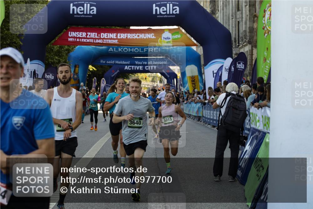 01.09.2024 - BARMER Alsterlauf Kathrin Stürmer Photography http://msf.ph/oto/6977700 01.09.2024 09:49:05 Ziel 2504, 2613, 3446, 3629, 3640, 3810, 4119, 4370, 4374, 4415, 4416, 4545, 4595, 4622, 4848, 4861, 4935, 5015, 8040, 8169, 8176, 8205, 8250, 8306 meine-sportfotos.de