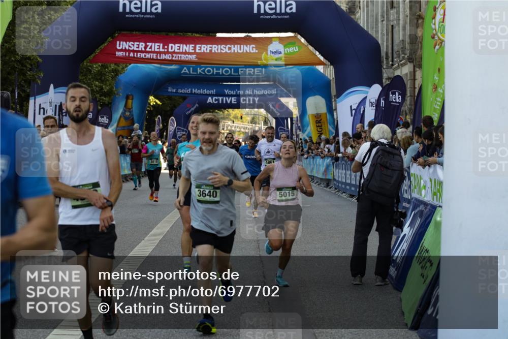 01.09.2024 - BARMER Alsterlauf Kathrin Stürmer Photography http://msf.ph/oto/6977702 01.09.2024 09:49:05 Ziel 2504, 2613, 3446, 3629, 3640, 3810, 4119, 4370, 4374, 4415, 4416, 4545, 4595, 4622, 4848, 4861, 4935, 5015, 8040, 8169, 8176, 8205, 8250, 8306 meine-sportfotos.de