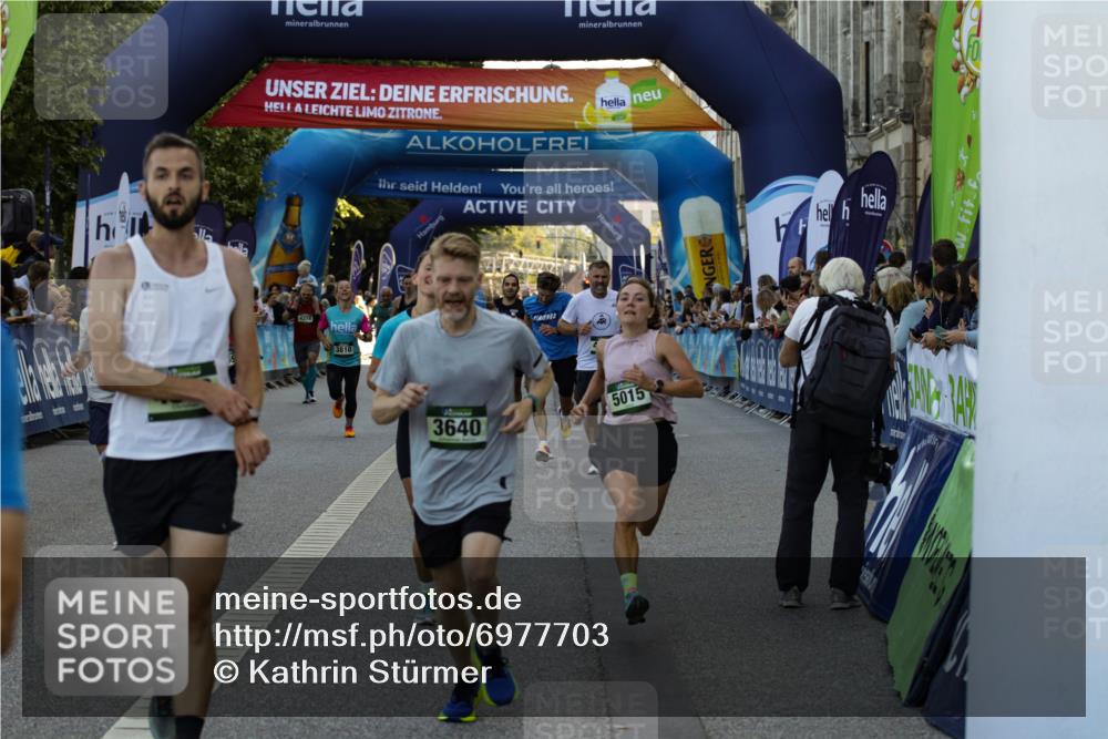 01.09.2024 - BARMER Alsterlauf Kathrin Stürmer Photography http://msf.ph/oto/6977703 01.09.2024 09:49:05 Ziel 2504, 2613, 3446, 3629, 3640, 3810, 4119, 4370, 4374, 4415, 4416, 4545, 4595, 4622, 4848, 4861, 4935, 5015, 8040, 8169, 8176, 8205, 8250, 8306 meine-sportfotos.de
