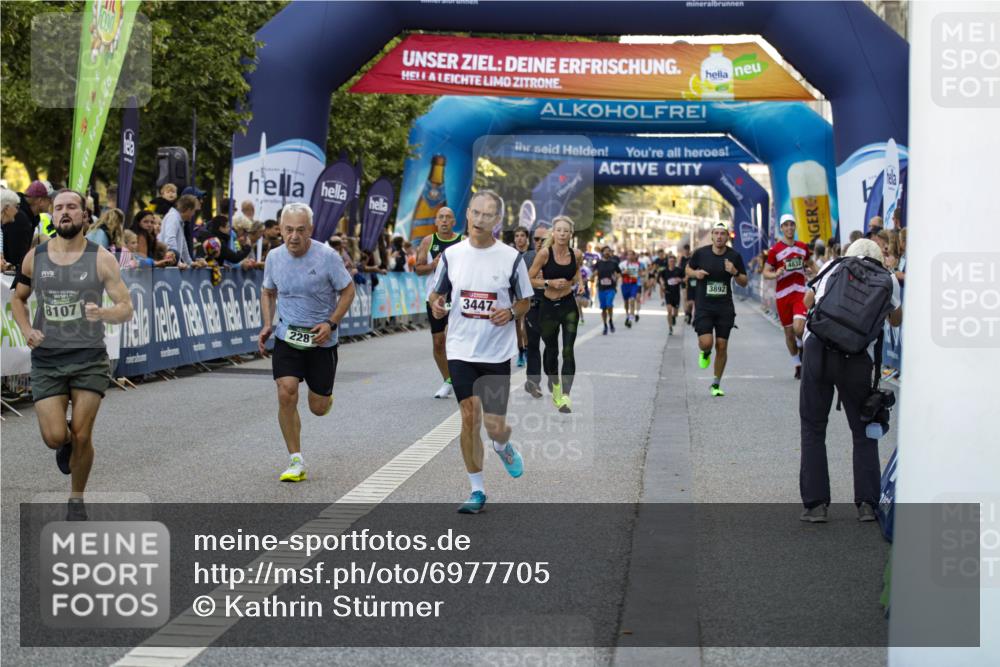 01.09.2024 - BARMER Alsterlauf Kathrin Stürmer Photography http://msf.ph/oto/6977705 01.09.2024 09:49:45 Ziel 2281, 2466, 2564, 3447, 3892, 4126, 4153, 4224, 4316, 4355, 4832, 8031, 8107, 8294 meine-sportfotos.de