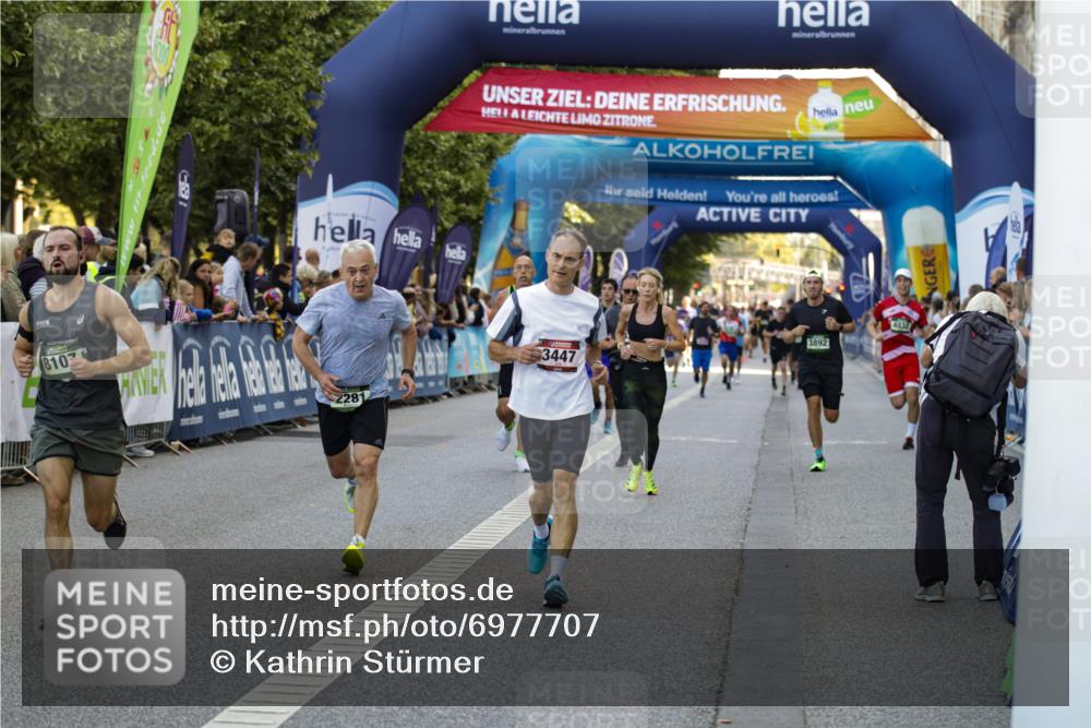 01.09.2024 - BARMER Alsterlauf Kathrin Stürmer Photography http://msf.ph/oto/6977707 01.09.2024 09:49:45 Ziel 2281, 2466, 2564, 3447, 3892, 4126, 4153, 4224, 4316, 4355, 4832, 8031, 8107, 8294 meine-sportfotos.de