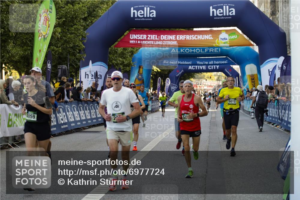 01.09.2024 - BARMER Alsterlauf Kathrin Stürmer Photography http://msf.ph/oto/6977724 01.09.2024 09:50:12 Ziel 2364, 2602, 2700, 2991, 3031, 3647, 4059, 4371, 4380, 4546, 4565, 4589, 4862, 5012, 5070, 5133, 5228, 5291, 8154, 8207, 8265 meine-sportfotos.de