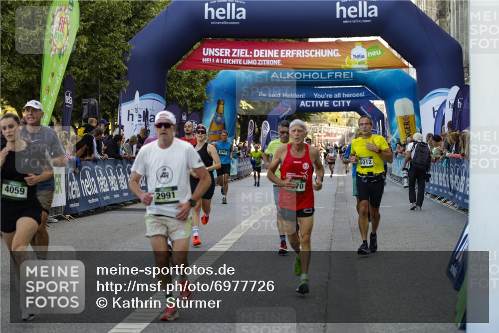 01.09.2024 - BARMER Alsterlauf Kathrin Stürmer Photography http://msf.ph/oto/6977726 01.09.2024 09:50:12 Ziel 2364, 2602, 2700, 2991, 3031, 3647, 4059, 4371, 4380, 4546, 4565, 4589, 4862, 5012, 5070, 5133, 5228, 5291, 8154, 8207, 8265 meine-sportfotos.de