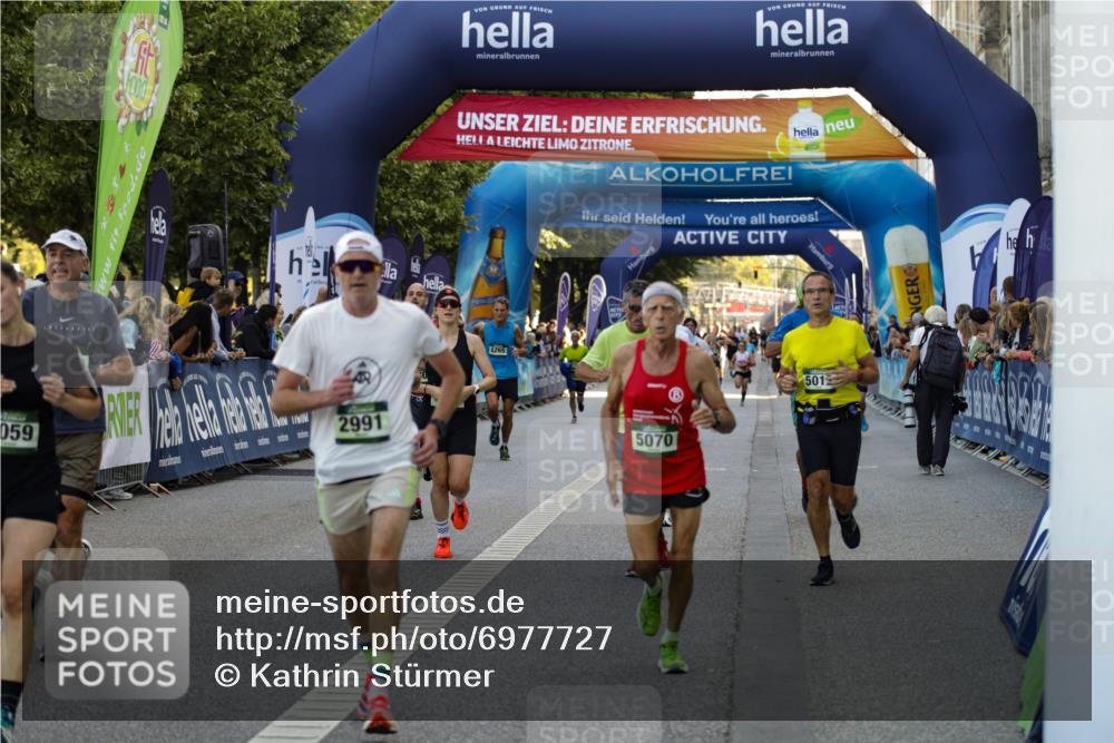 01.09.2024 - BARMER Alsterlauf Kathrin Stürmer Photography http://msf.ph/oto/6977727 01.09.2024 09:50:12 Ziel 2364, 2602, 2700, 2991, 3031, 3647, 4059, 4371, 4380, 4546, 4565, 4589, 4862, 5012, 5070, 5133, 5228, 5291, 8154, 8207, 8265 meine-sportfotos.de