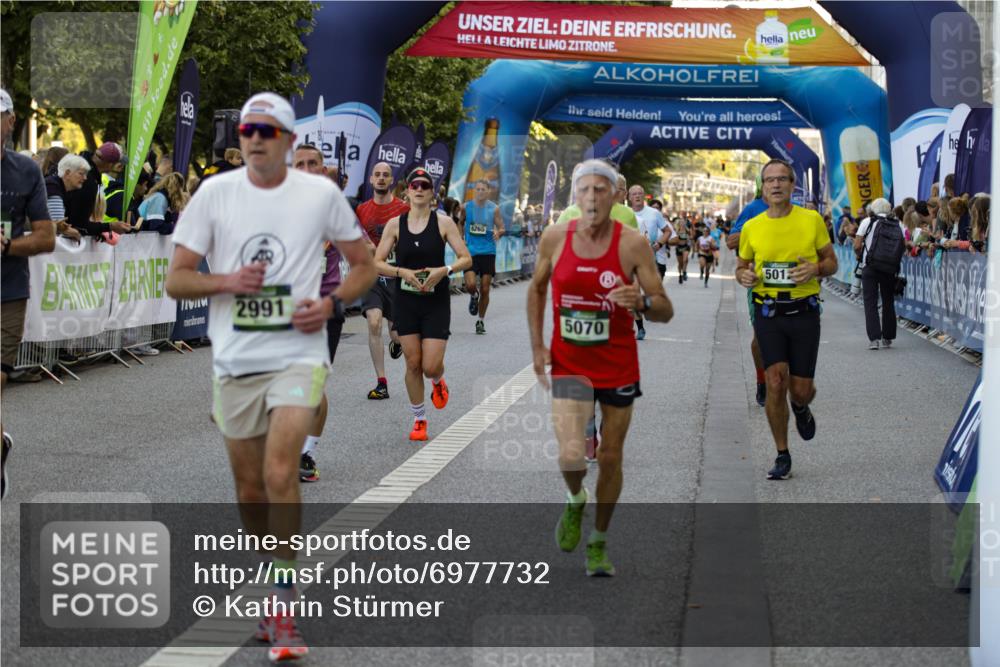 01.09.2024 - BARMER Alsterlauf Kathrin Stürmer Photography http://msf.ph/oto/6977732 01.09.2024 09:50:13 Ziel 2364, 2602, 2700, 2991, 3031, 3647, 4059, 4371, 4380, 4546, 4565, 4589, 4862, 4882, 5012, 5070, 5133, 5228, 5291, 8154, 8265 meine-sportfotos.de