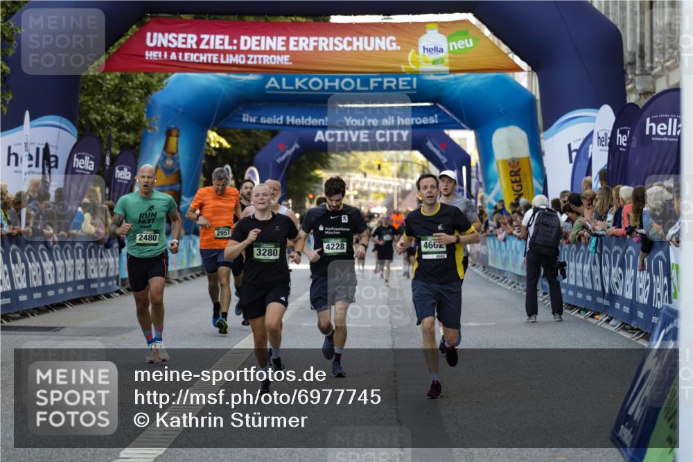 01.09.2024 - BARMER Alsterlauf Kathrin Stürmer Photography http://msf.ph/oto/6977745 01.09.2024 09:50:37 Ziel 2189, 2411, 2480, 2538, 2957, 3280, 3813, 3890, 4002, 4095, 4183, 4228, 4289, 4306, 4321, 4467, 4662, 5250, 5295, 8115 meine-sportfotos.de