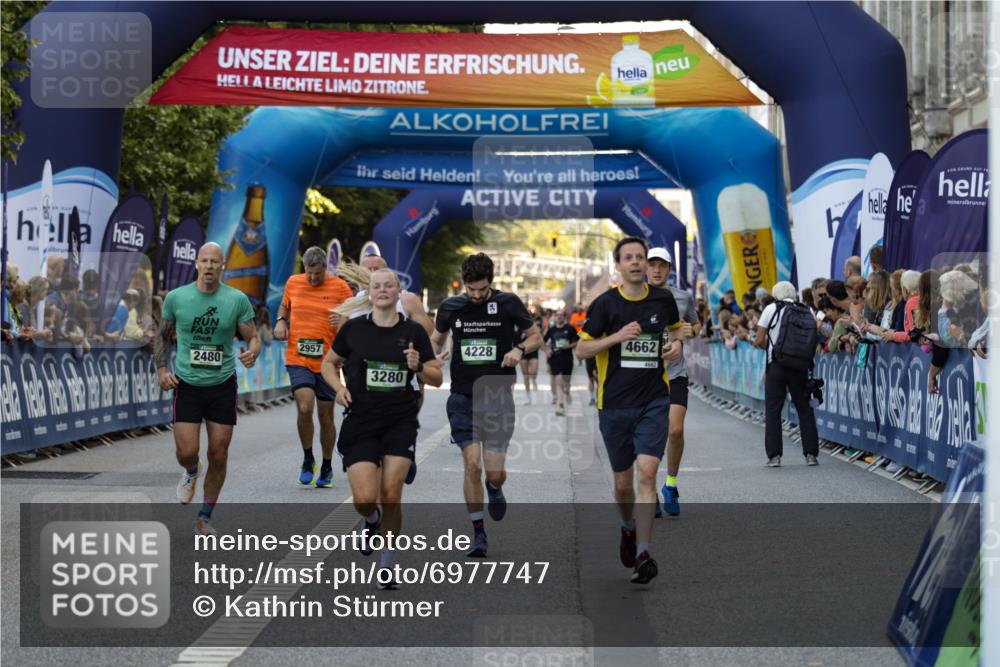 01.09.2024 - BARMER Alsterlauf Kathrin Stürmer Photography http://msf.ph/oto/6977747 01.09.2024 09:50:37 Ziel 2189, 2411, 2480, 2538, 2957, 3280, 3813, 3890, 4002, 4095, 4183, 4228, 4289, 4306, 4321, 4467, 4662, 5250, 5295, 8115 meine-sportfotos.de