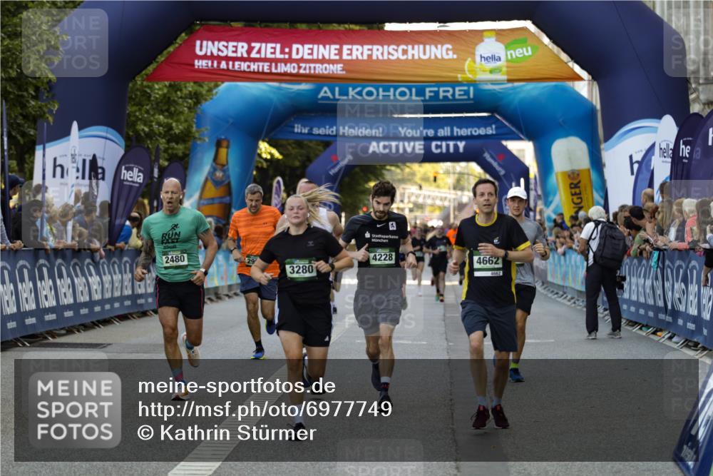 01.09.2024 - BARMER Alsterlauf Kathrin Stürmer Photography http://msf.ph/oto/6977749 01.09.2024 09:50:38 Ziel 2189, 2480, 2538, 2957, 3280, 3813, 3890, 4002, 4095, 4183, 4228, 4289, 4306, 4321, 4467, 4662, 4916, 5250, 5295, 8115 meine-sportfotos.de