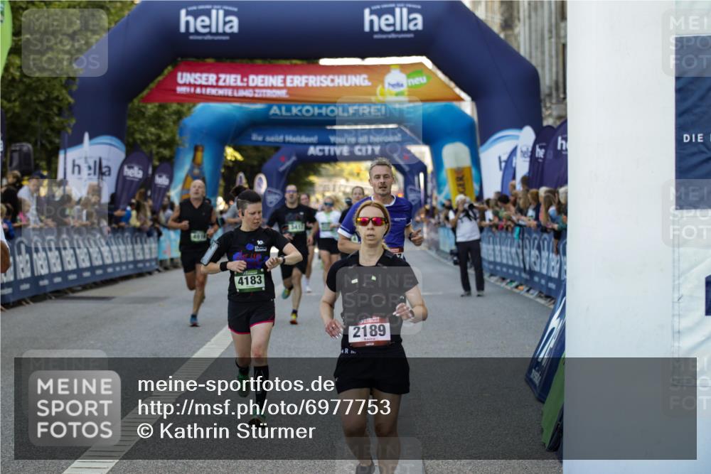 01.09.2024 - BARMER Alsterlauf Kathrin Stürmer Photography http://msf.ph/oto/6977753 01.09.2024 09:50:48 Ziel 2189, 2916, 3148, 3417, 3525, 4095, 4108, 4115, 4183, 4321, 4467, 4601, 4916, 5010, 5181, 5223, 5250, 5260, 8295 meine-sportfotos.de