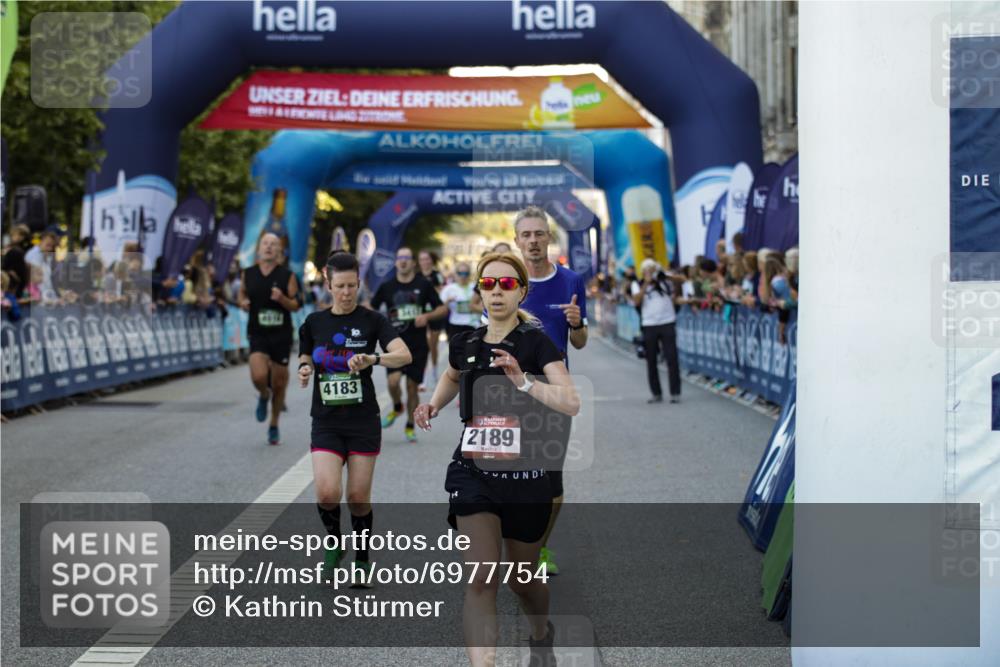 01.09.2024 - BARMER Alsterlauf Kathrin Stürmer Photography http://msf.ph/oto/6977754 01.09.2024 09:50:48 Ziel 2189, 2916, 3148, 3417, 3525, 4095, 4108, 4115, 4183, 4321, 4467, 4601, 4916, 5010, 5181, 5223, 5250, 5260, 8295 meine-sportfotos.de