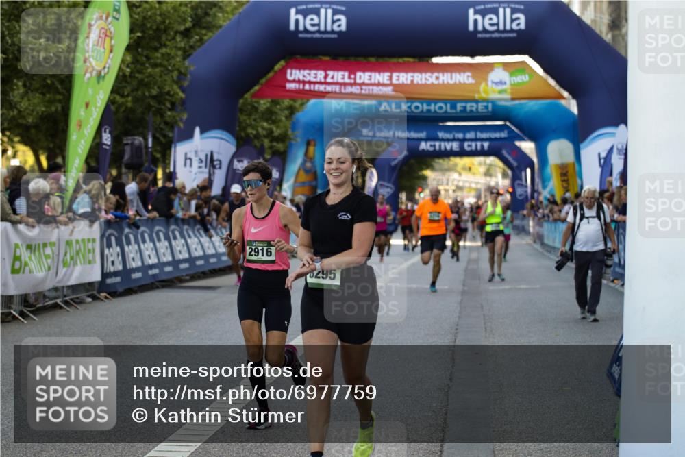 01.09.2024 - BARMER Alsterlauf Kathrin Stürmer Photography http://msf.ph/oto/6977759 01.09.2024 09:51:00 Ziel 2450, 2916, 2994, 3391, 3663, 4100, 4115, 5010, 5181, 5256, 5289, 8295 meine-sportfotos.de