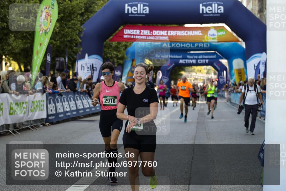 01.09.2024 - BARMER Alsterlauf Kathrin Stürmer Photography http://msf.ph/oto/6977760 01.09.2024 09:51:01 Ziel 2450, 2916, 2994, 3391, 3663, 4100, 4115, 5010, 5181, 5256, 5289, 8295 meine-sportfotos.de